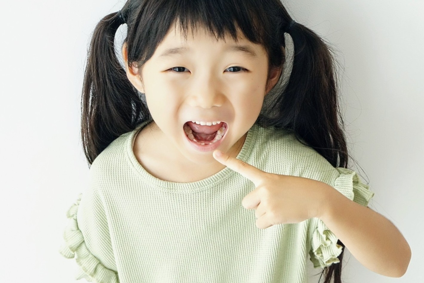 永久歯が生えてこない理由と治療法について