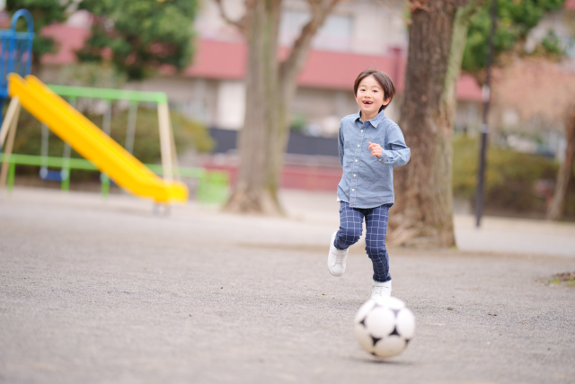 「子どもが前歯をぶつけたらどうする？対処法や注意点について」